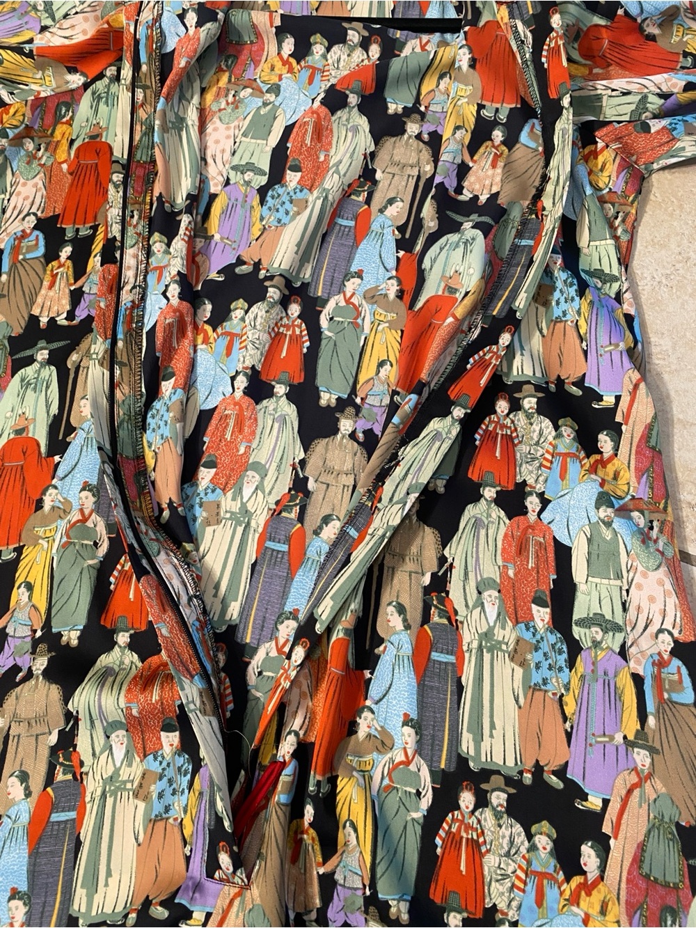 Natori Multicolor Printed Long Robe with Figure Motif - Picture 7 of 12